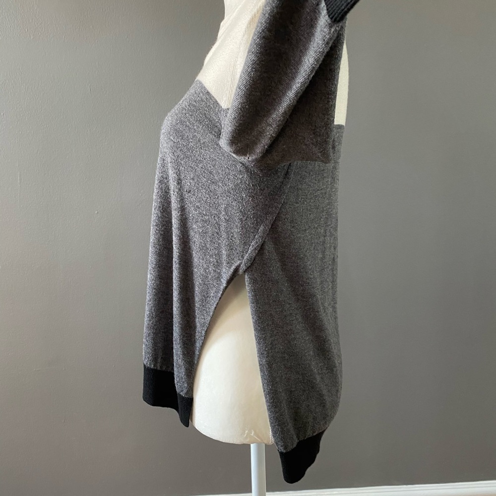 Block colored sweater - Picture 2 of 5